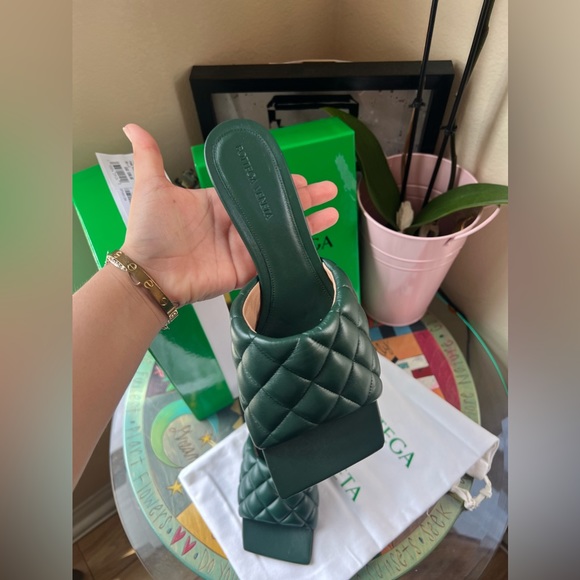 SOLD🤍🌸 FINAL SALE💚no offers BOTTEGA VENETA pibe green padded sandals 🌸 - Picture 9 of 13